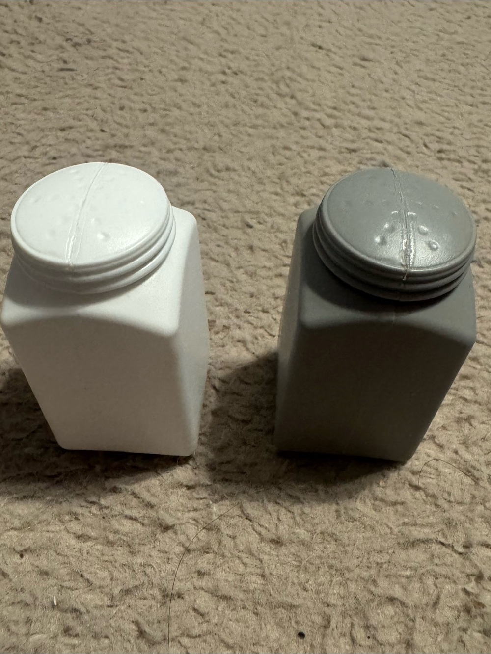 Kidkraft Salt & Pepper Shakers Play Food Toy 2017 Replacement Pieces Kitchen